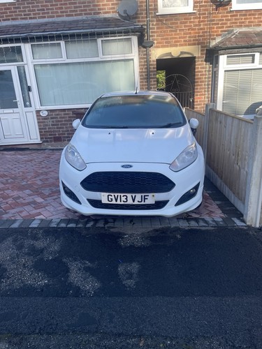 White ford fiesta - ford,